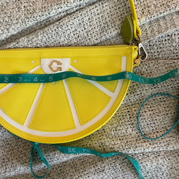 Yellow lemon wedge crossbody bag - Picture 7 of 8